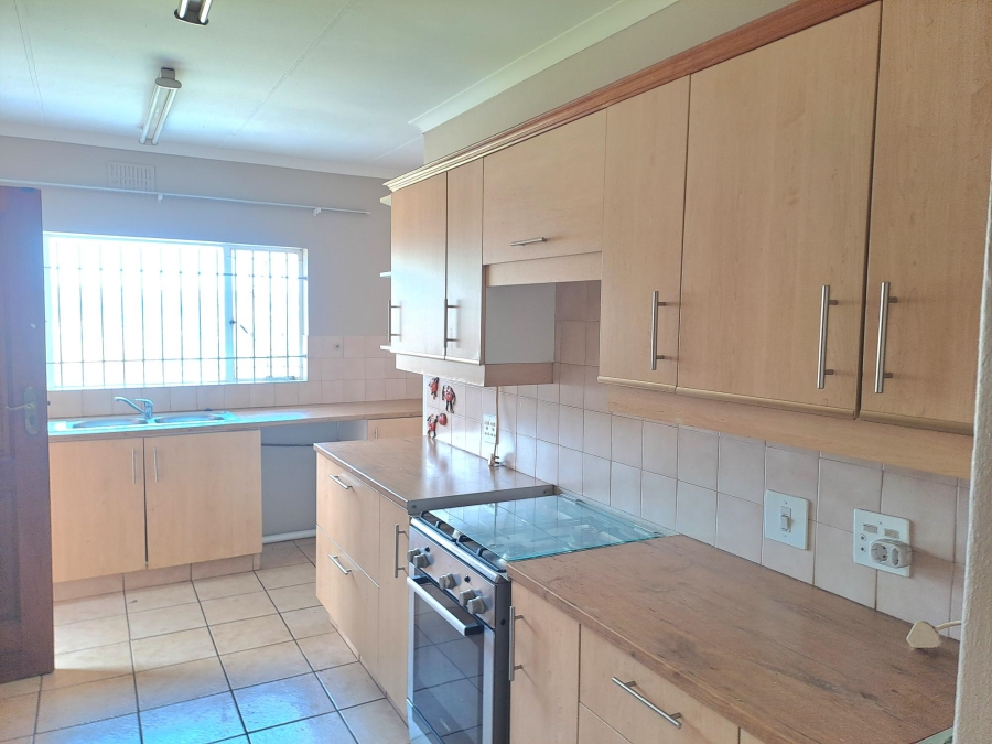 3 Bedroom Property for Sale in Roodekrans Gauteng