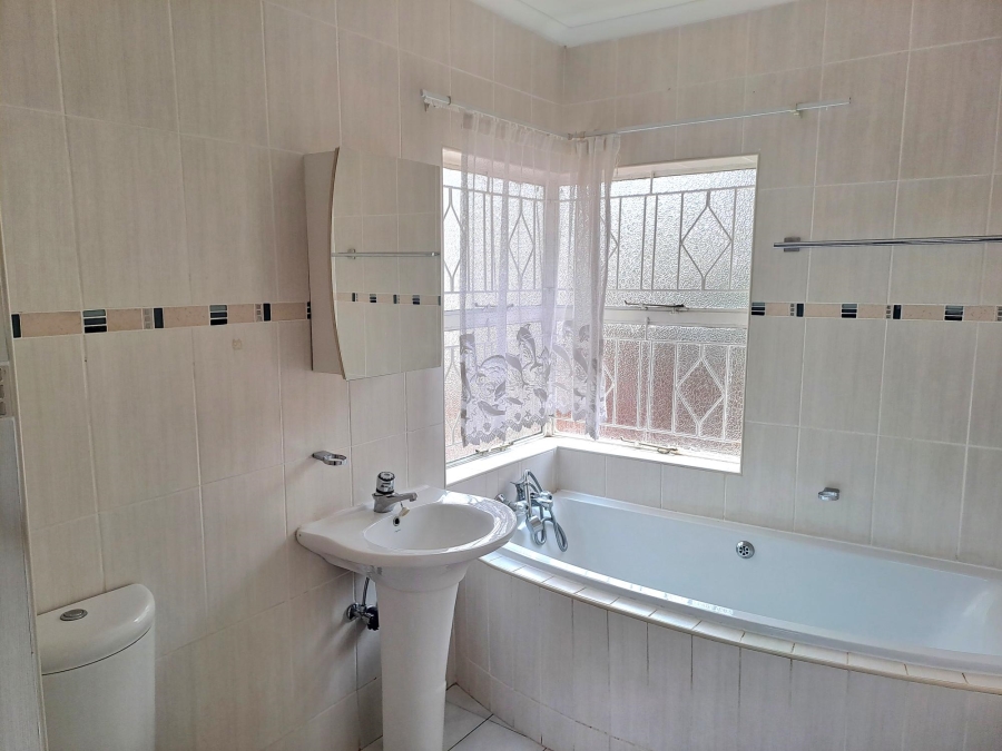 3 Bedroom Property for Sale in Roodekrans Gauteng