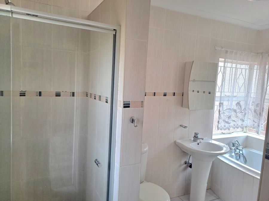 3 Bedroom Property for Sale in Roodekrans Gauteng
