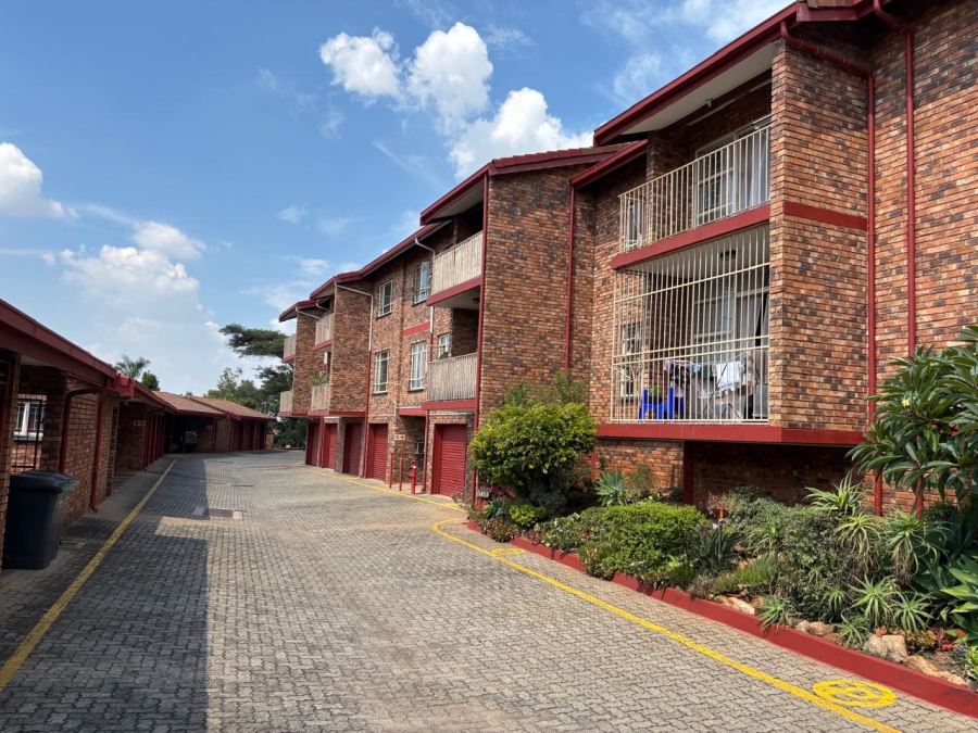 2 Bedroom Property for Sale in La Montagne Gauteng