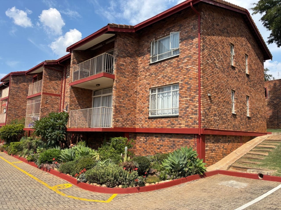 2 Bedroom Property for Sale in La Montagne Gauteng