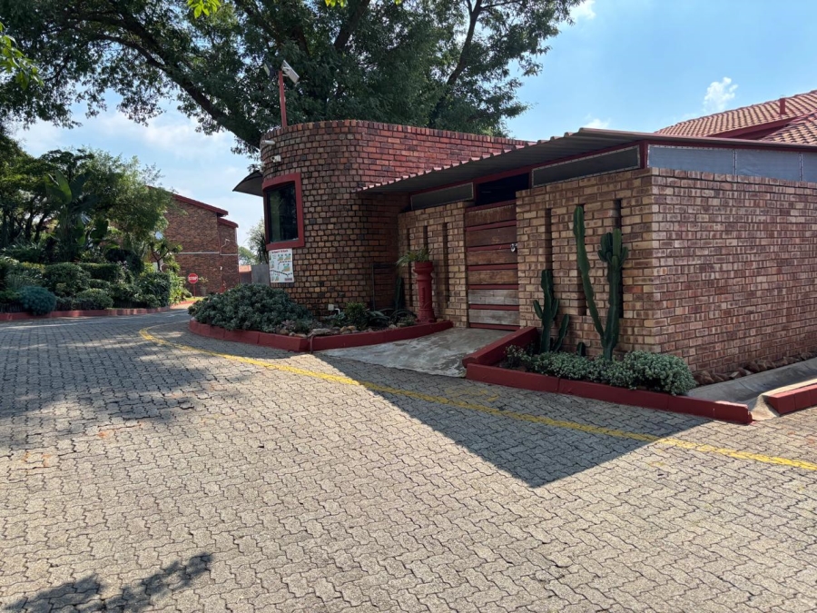 2 Bedroom Property for Sale in La Montagne Gauteng