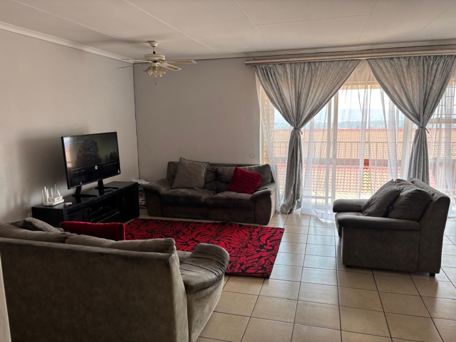 2 Bedroom Property for Sale in La Montagne Gauteng
