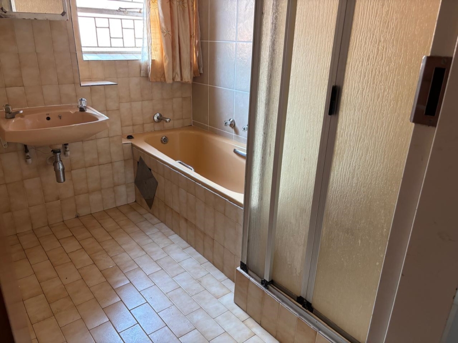 2 Bedroom Property for Sale in La Montagne Gauteng