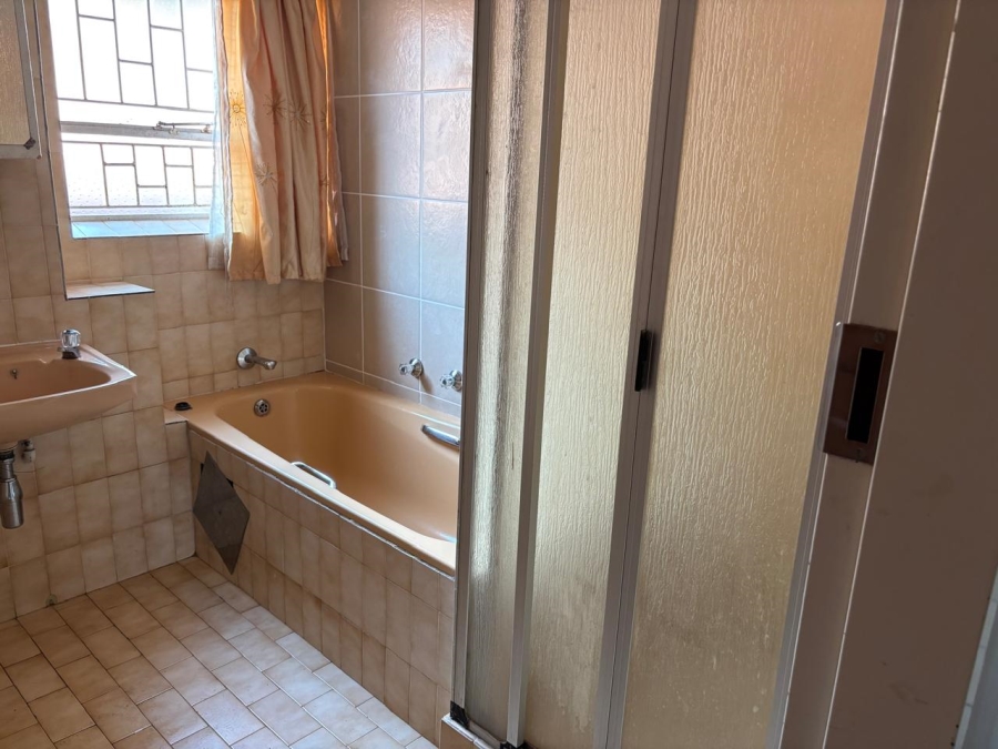 2 Bedroom Property for Sale in La Montagne Gauteng