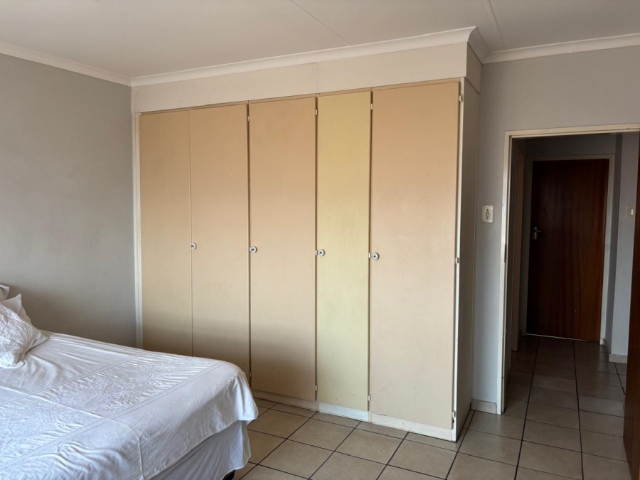 2 Bedroom Property for Sale in La Montagne Gauteng