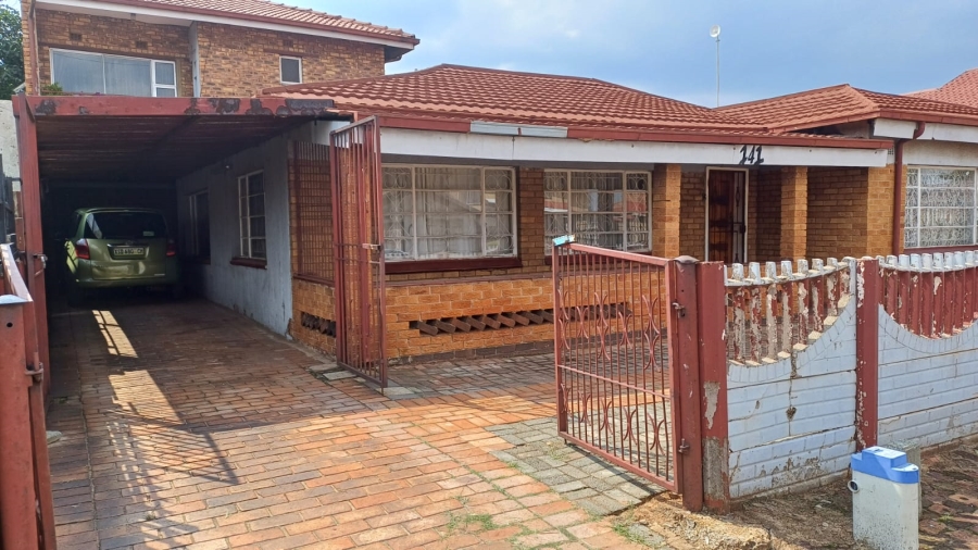 7 Bedroom Property for Sale in Actonville Gauteng