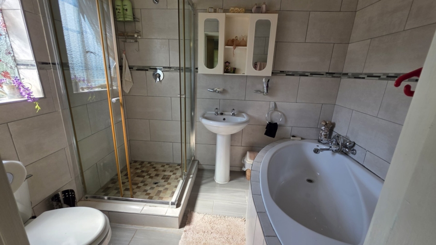 3 Bedroom Property for Sale in Magalieskruin Gauteng