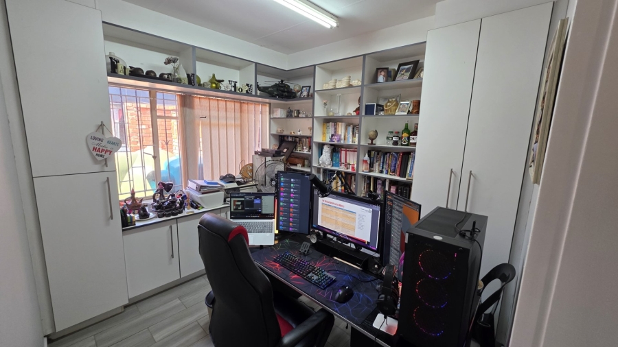 3 Bedroom Property for Sale in Magalieskruin Gauteng