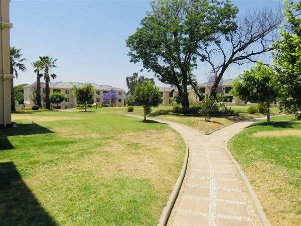 To Let 2 Bedroom Property for Rent in Broadacres Gauteng