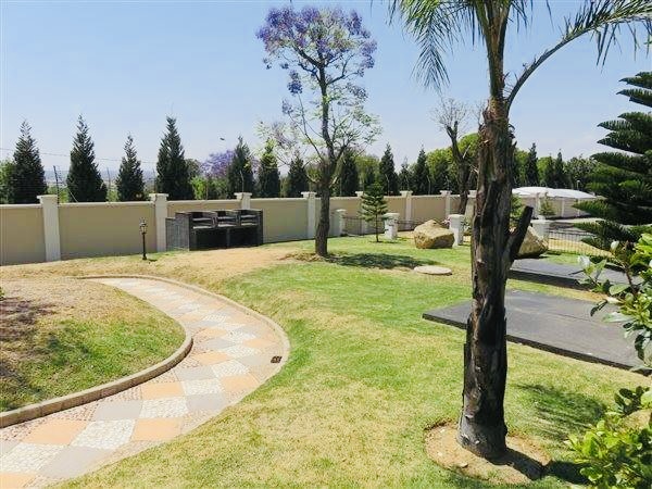 To Let 2 Bedroom Property for Rent in Broadacres Gauteng