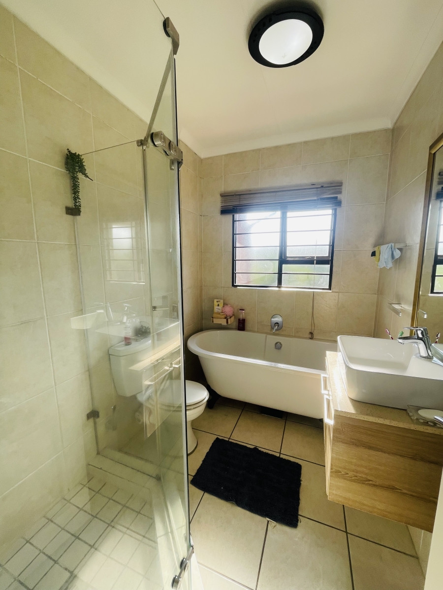 To Let 2 Bedroom Property for Rent in North Riding Gauteng