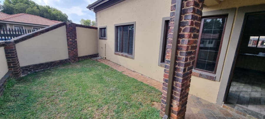 To Let 2 Bedroom Property for Rent in Comet Gauteng