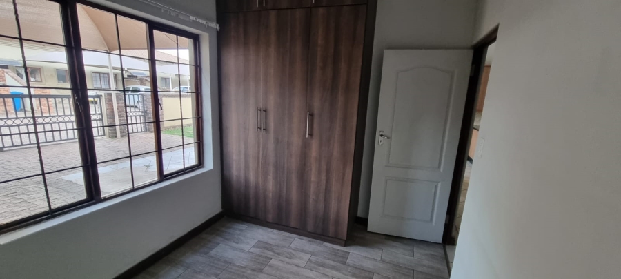 To Let 2 Bedroom Property for Rent in Comet Gauteng
