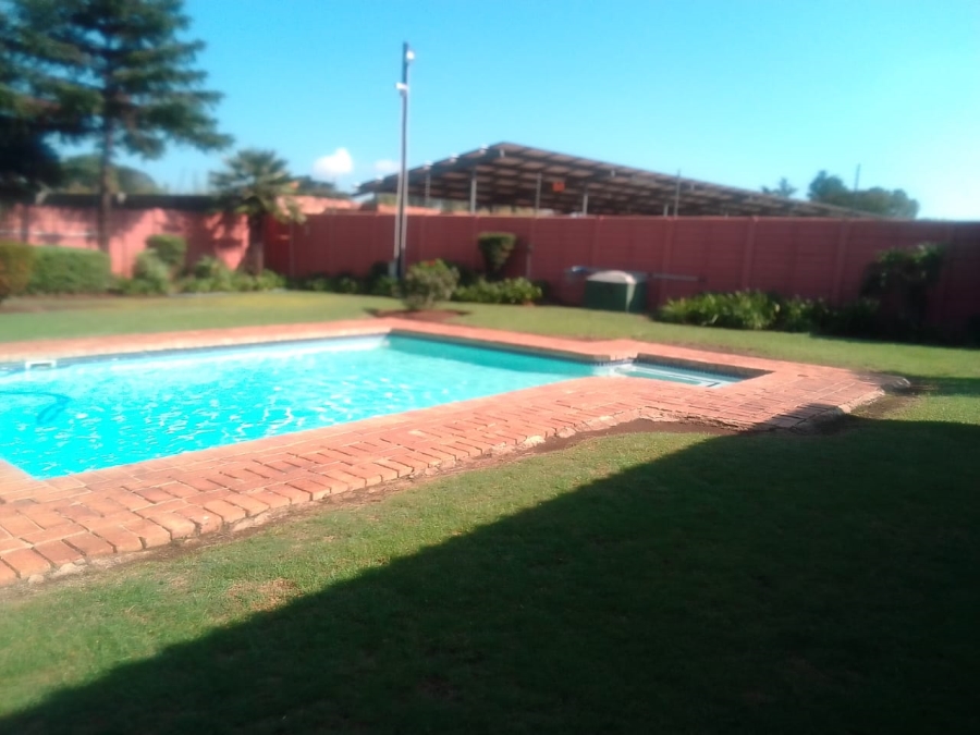 2 Bedroom Property for Sale in Groblerpark Gauteng