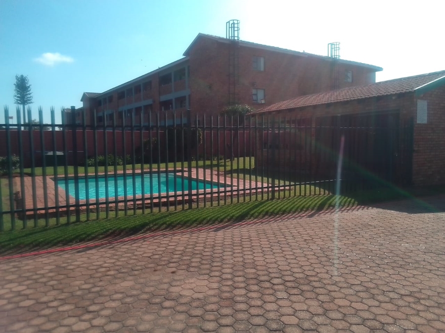 2 Bedroom Property for Sale in Groblerpark Gauteng