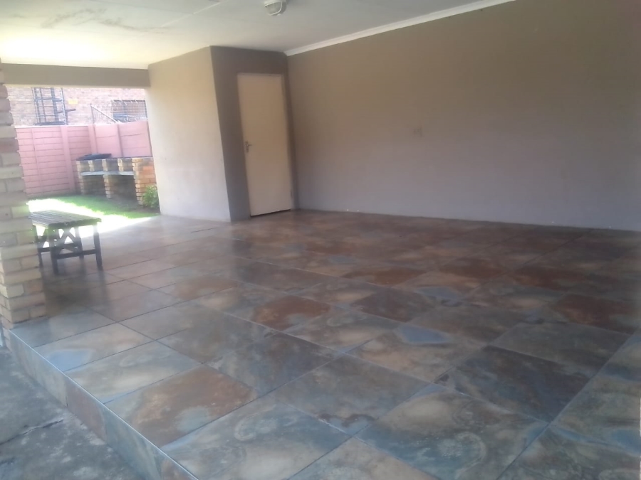 2 Bedroom Property for Sale in Groblerpark Gauteng