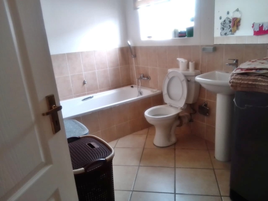 2 Bedroom Property for Sale in Robinpark Gauteng