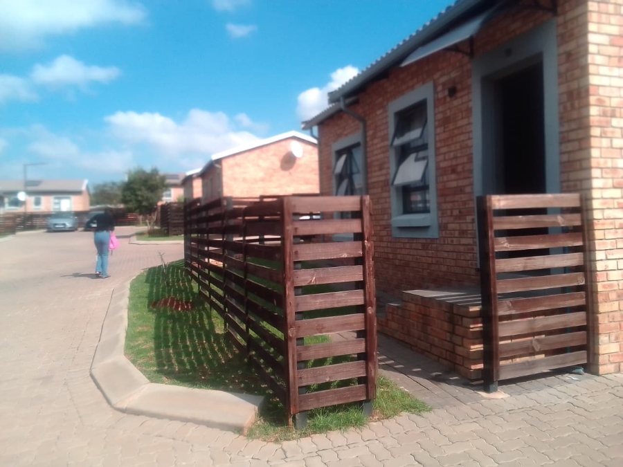 2 Bedroom Property for Sale in Groblerpark Gauteng