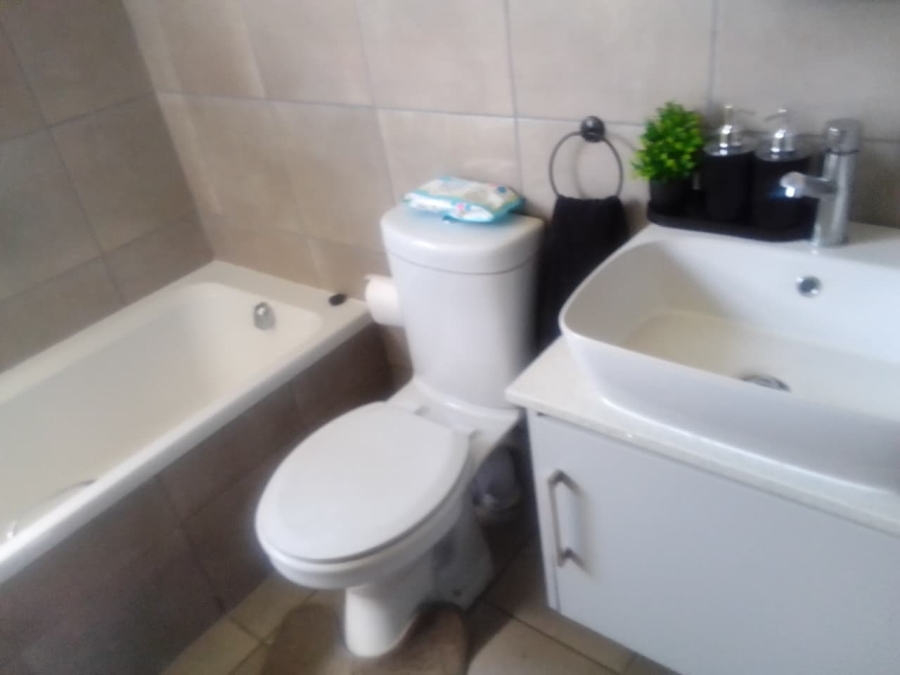 2 Bedroom Property for Sale in Groblerpark Gauteng