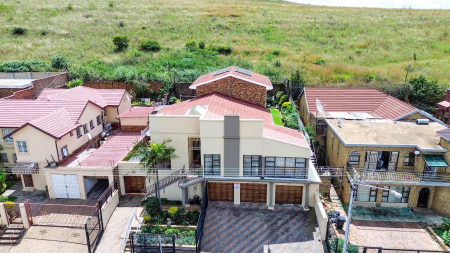 5 Bedroom Property for Sale in Laudium Gauteng