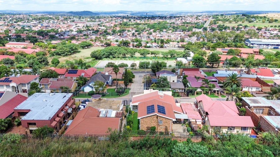 5 Bedroom Property for Sale in Laudium Gauteng