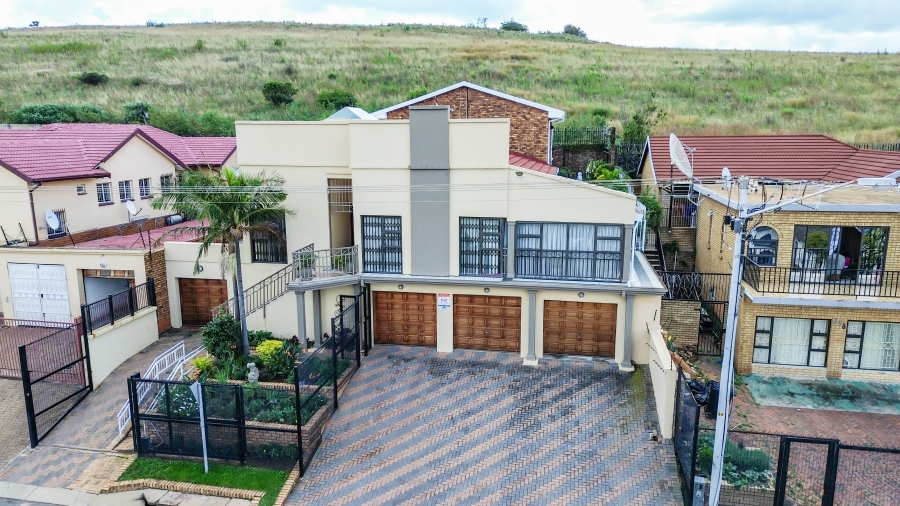5 Bedroom Property for Sale in Laudium Gauteng