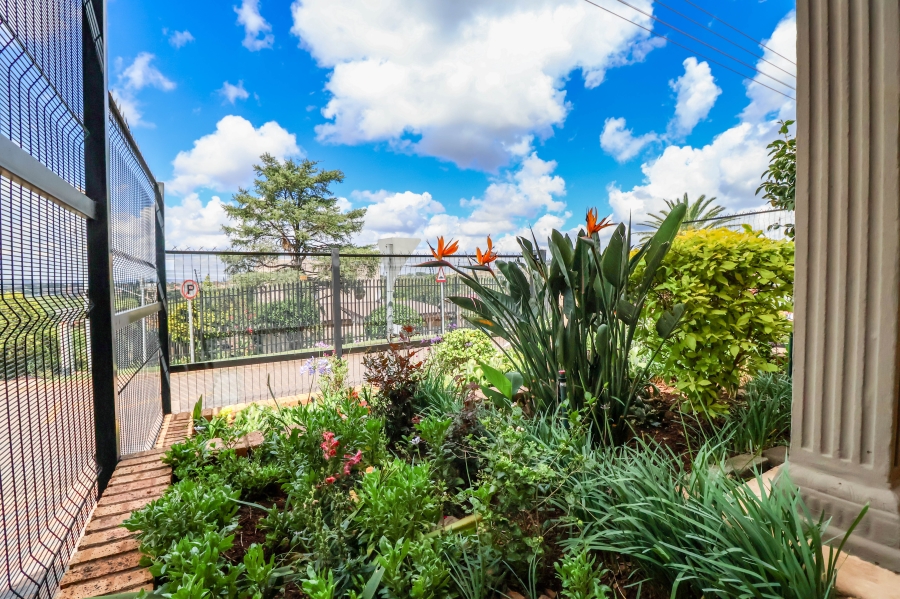 5 Bedroom Property for Sale in Laudium Gauteng