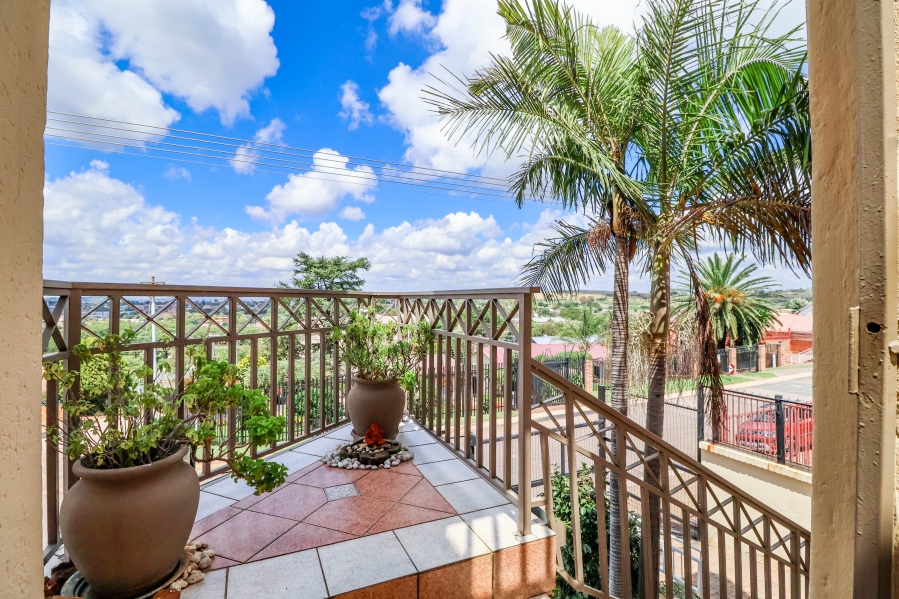 5 Bedroom Property for Sale in Laudium Gauteng