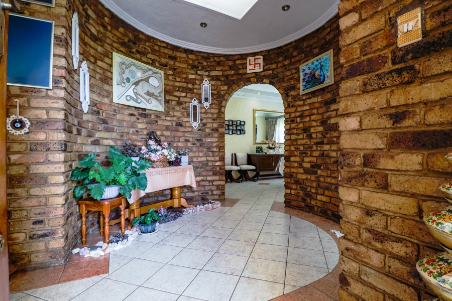 5 Bedroom Property for Sale in Laudium Gauteng