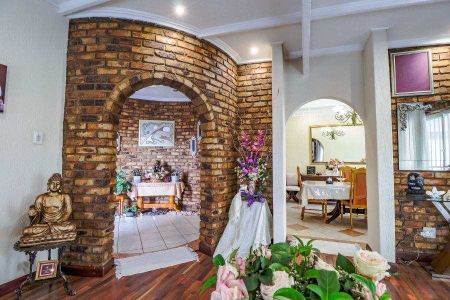 5 Bedroom Property for Sale in Laudium Gauteng