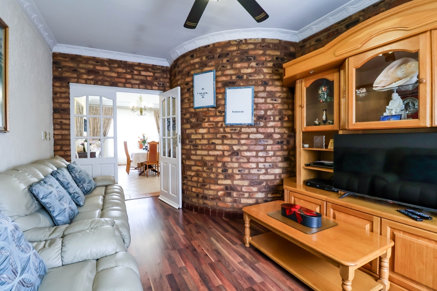 5 Bedroom Property for Sale in Laudium Gauteng