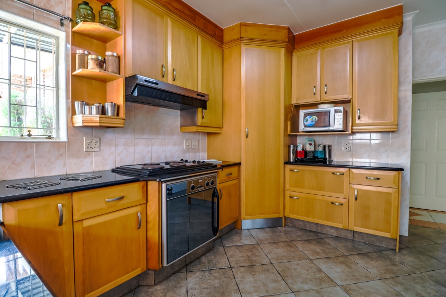 5 Bedroom Property for Sale in Laudium Gauteng