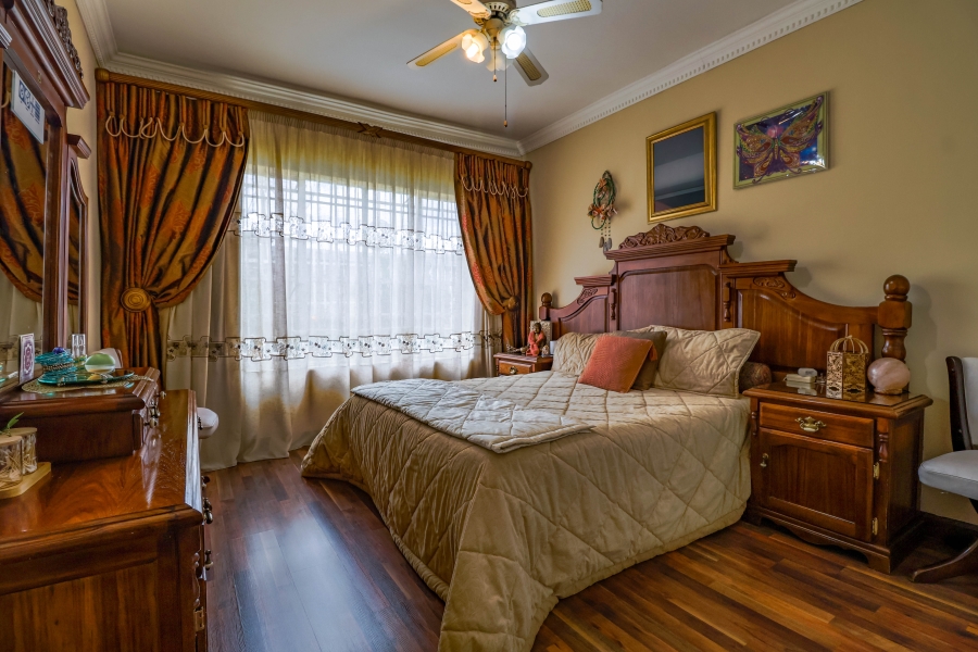 5 Bedroom Property for Sale in Laudium Gauteng