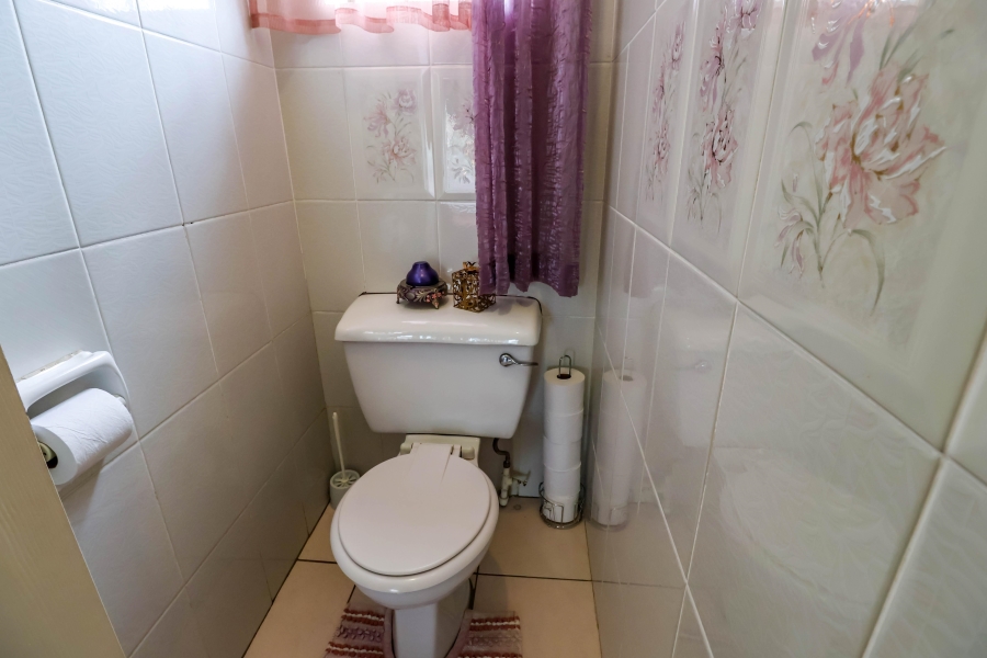 5 Bedroom Property for Sale in Laudium Gauteng