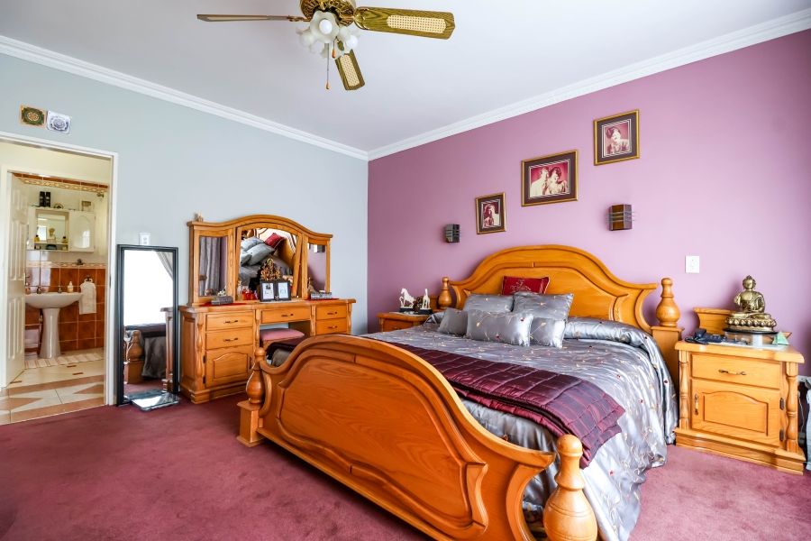 5 Bedroom Property for Sale in Laudium Gauteng