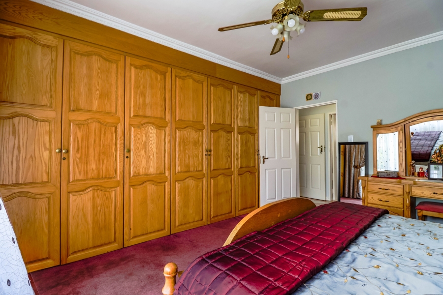 5 Bedroom Property for Sale in Laudium Gauteng