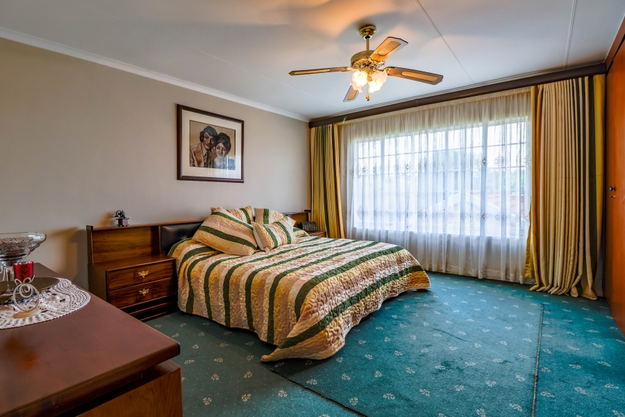 5 Bedroom Property for Sale in Laudium Gauteng