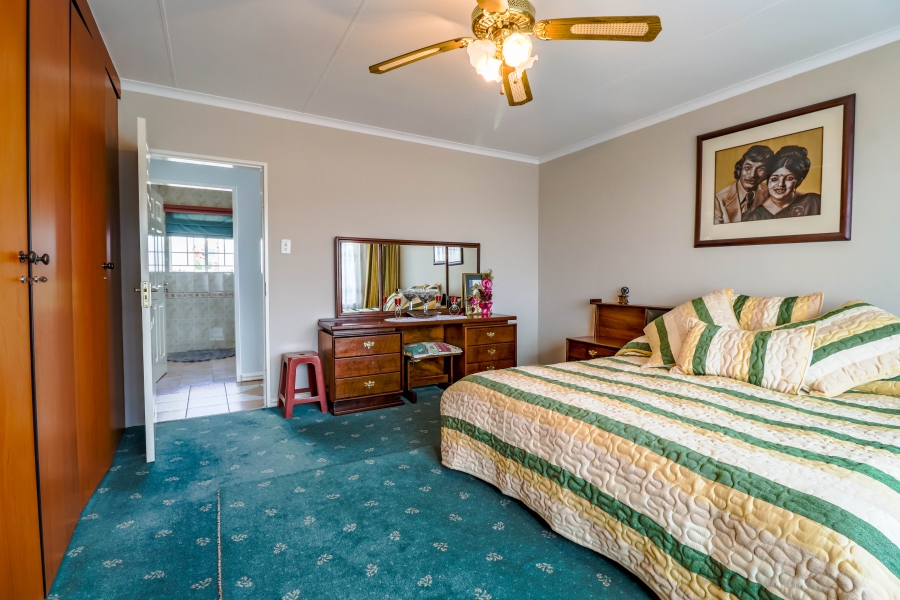 5 Bedroom Property for Sale in Laudium Gauteng