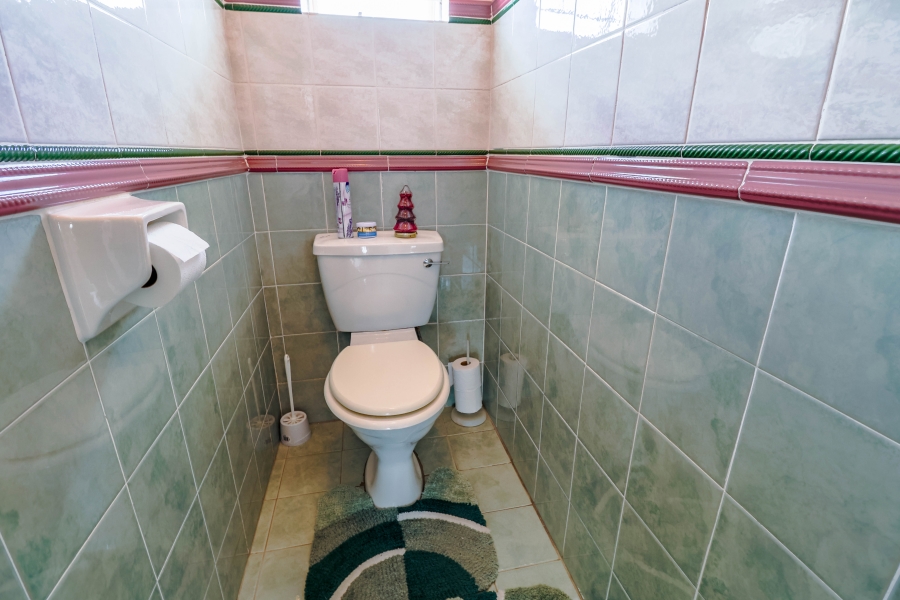 5 Bedroom Property for Sale in Laudium Gauteng