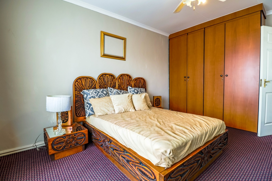 5 Bedroom Property for Sale in Laudium Gauteng