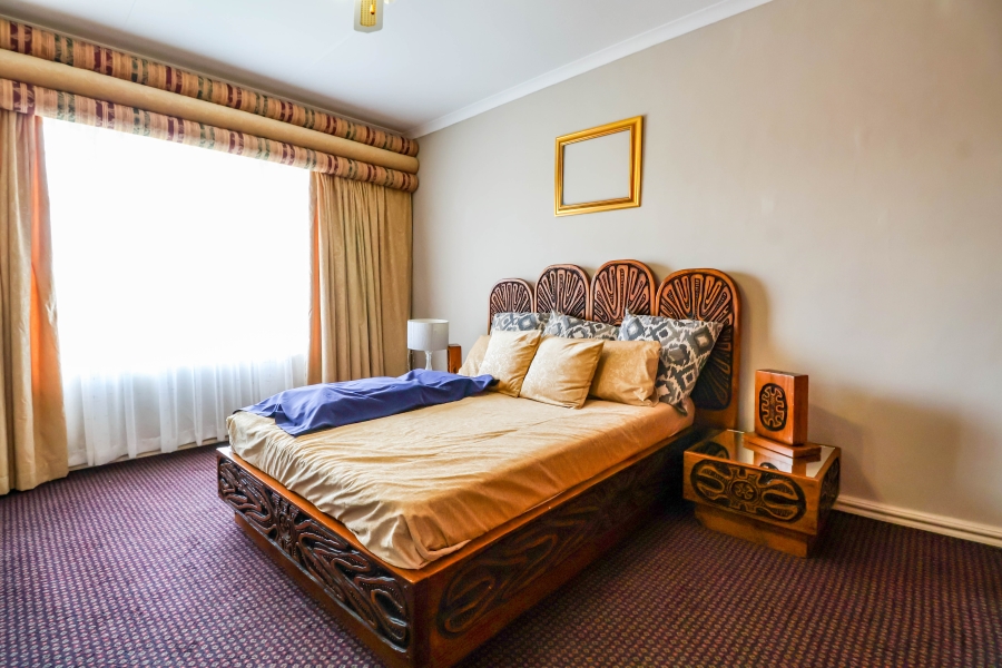 5 Bedroom Property for Sale in Laudium Gauteng