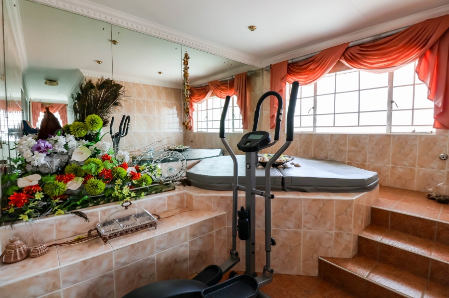 5 Bedroom Property for Sale in Laudium Gauteng