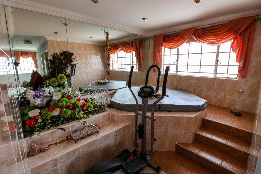 5 Bedroom Property for Sale in Laudium Gauteng