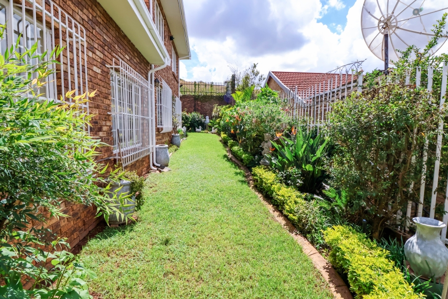 5 Bedroom Property for Sale in Laudium Gauteng