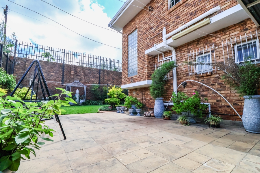 5 Bedroom Property for Sale in Laudium Gauteng