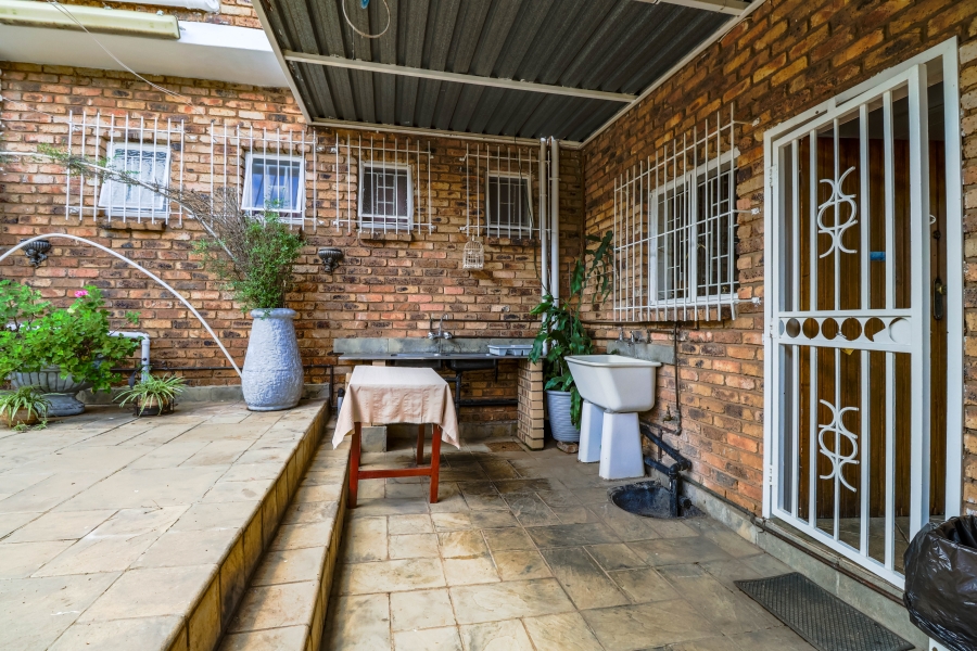 5 Bedroom Property for Sale in Laudium Gauteng