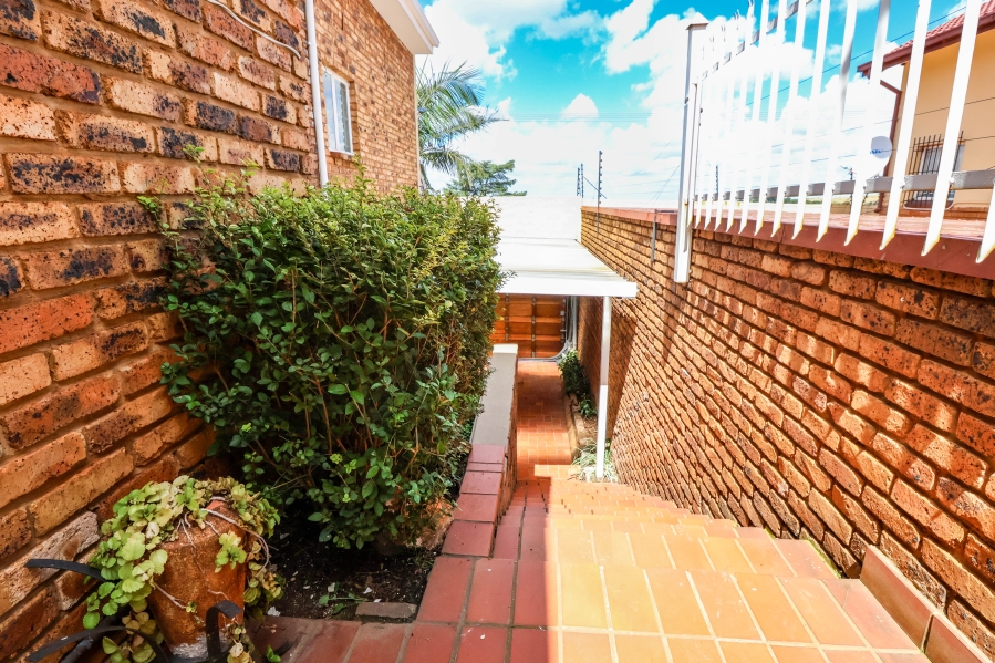 5 Bedroom Property for Sale in Laudium Gauteng