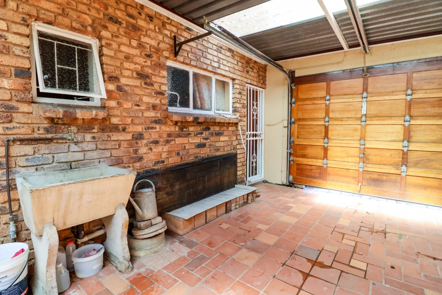 5 Bedroom Property for Sale in Laudium Gauteng