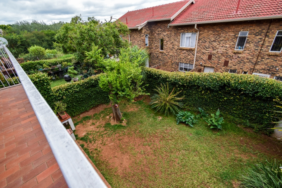 3 Bedroom Property for Sale in Garsfontein Gauteng